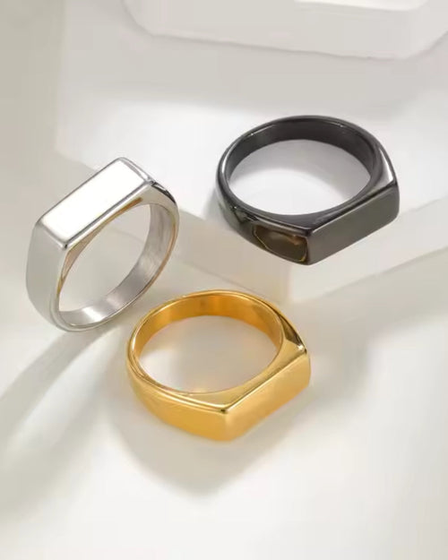 Alexandrine Signature Ring